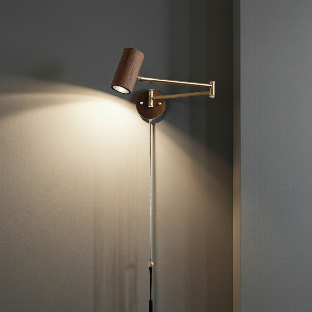 QUASHION Moderne Hotel-Wandleuchte aus Holz & Eisen – Schwenkbar, Rotierbar, Spotlicht mit Zugschalter, Designer Wandlampe.